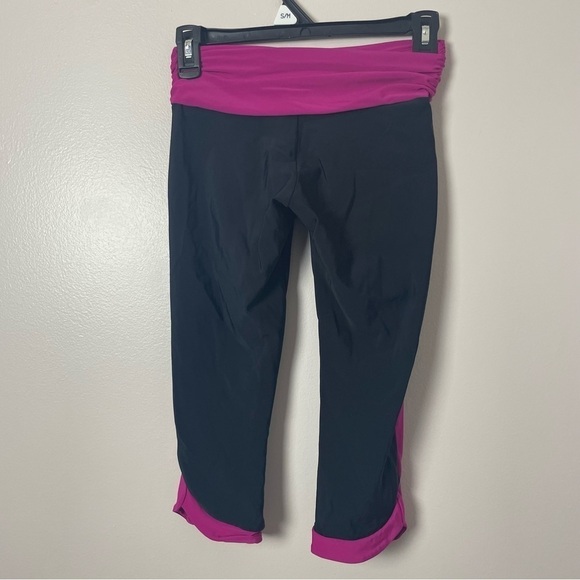 Under Armour Cropped Leggings – Pink & Black Size: Small - Picture 3 of 8